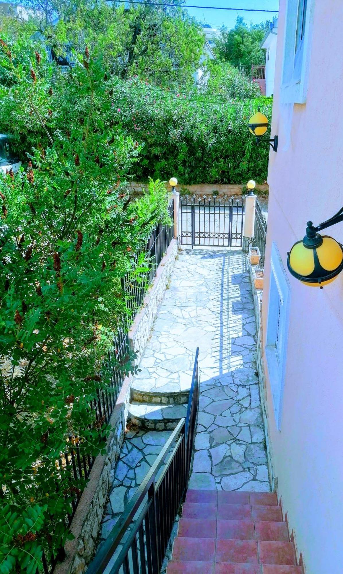 Apartmani Ljubica Utjeha Εξωτερικό φωτογραφία