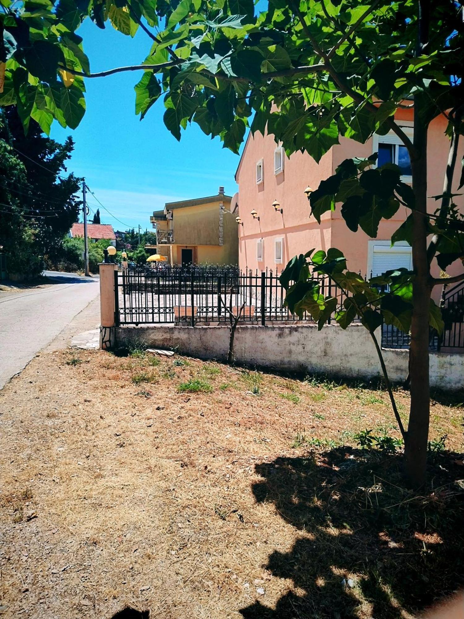 Apartmani Ljubica Utjeha Εξωτερικό φωτογραφία